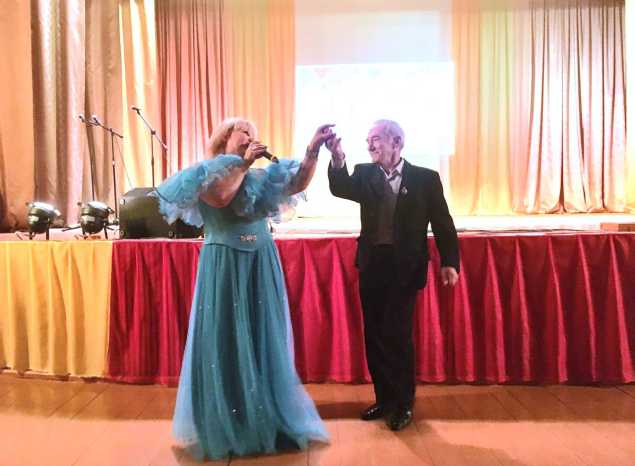 Елена Сафронова поздравила педагогов Малой Сердобы с профессиональным праздником